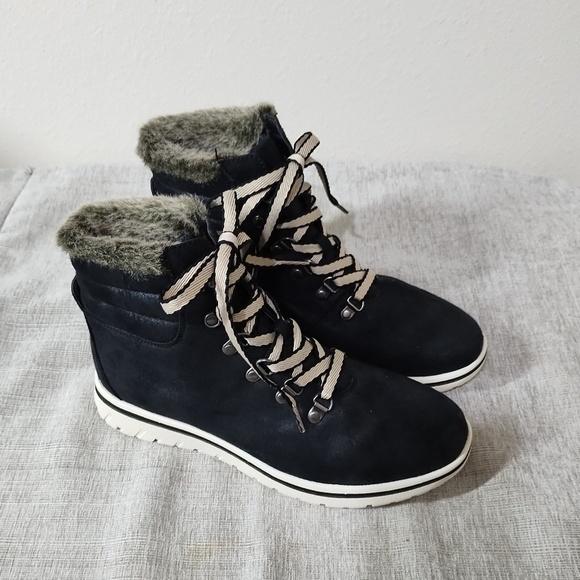 Cliffs By White Mountain Bootie Size 10M - Picture 2 of 9